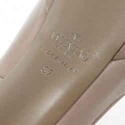 مملوكة مسبقًا Valentino Nude Leather Platform Pumps Size 37