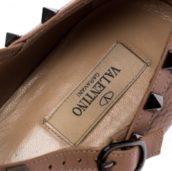 Pre Owned حذاء باليرينا فلات فالنتينو جلد أصفر سيور على حرف T  ترصيعات روكستاد مقاس 40