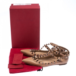 Pre Owned حذاء باليرينا فلات فالنتينو جلد أصفر سيور على حرف T  ترصيعات روكستاد مقاس 40