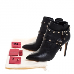 Pre Owned حذاء بوت كاحل فالنتينو بمقدمة مدببة روكستد جلد أسود مقاس 37