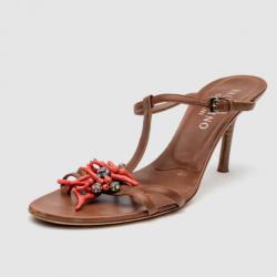مملوكة مسبقًا Valentino Brown Leather Embellished Sandals Size 39