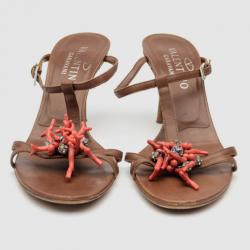 مملوكة مسبقًا Valentino Brown Leather Embellished Sandals Size 39