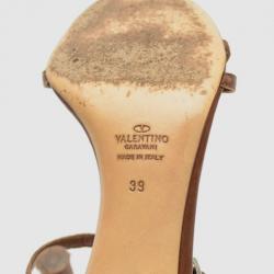 مملوكة مسبقًا Valentino Brown Leather Embellished Sandals Size 39