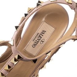 مملوكة مسبقًا Valentino Pink Patent Leather Rockstud Pointed Toe Sandals Size 36