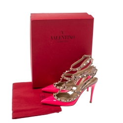 مملوكة مسبقًا Valentino Pink Patent Leather Rockstud Pointed Toe Sandals Size 36