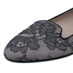 مملوكة مسبقًا Valentino Black Lace Flat Loafers Size 41