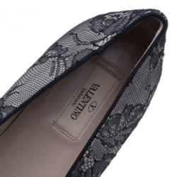 مملوكة مسبقًا Valentino Black Lace Flat Loafers Size 41