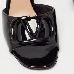مملوكة مسبقًا Valentino Black Patent Leather VLogo Slide Sandals Size 38