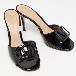 مملوكة مسبقًا Valentino Black Patent Leather VLogo Slide Sandals Size 38