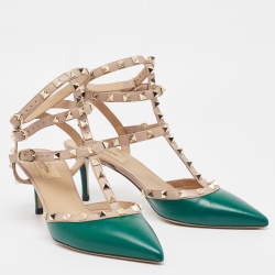 مملوكة مسبقًا صندل فالنتينو بطراز قفصي مرصع بروكستد جلد لامع أحمر و حواف جلد بيج مقاس 39.5