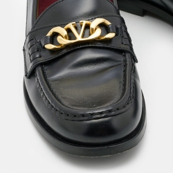 Pre Owned Valentino Black Leather Escape V logo Loafers Size 38