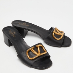مملوكة مسبقًا Valentino Black Leather Escape VLogo Slide Sandals Size 39