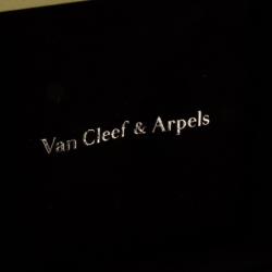 مملوكة مسبقًا Van Cleef & Arpels 18KT White Gold Perlée Signature Bracelet