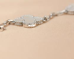 Pre Owned Van Cleef & Arpels 5 Motif Alhambra Mother Of Pearl White Gold Bracelet