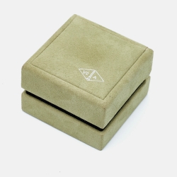 Pre Owned Van Cleef & Arpels Sweet Alhambra Carnelian 18k Rose Gold Bracelet