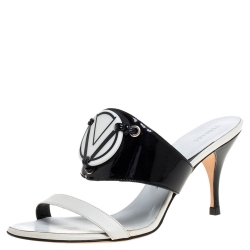 مملوكة مسبقًا Versace White/Black Patent Leather and Leather Slide Sandals Size 38