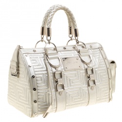 مملوكة مسبقًا Versace Silver Quilted Patent Leather Snap Out Of It Satchel