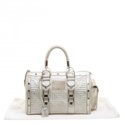 مملوكة مسبقًا Versace Silver Quilted Patent Leather Snap Out Of It Satchel