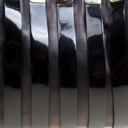 Pre Owned حقيبة كتف فرساتشي شعار شريط لامع وجلد سوداء