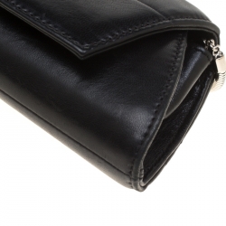 مملوكة مسبقًا Versace Black Leather Flower Embellished Chain Clutch