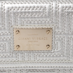 Pre Owned حقيبة كلتش فيرساتشي بسلسلة وقلاب جلد مبطن بيضاء ميتاليك