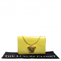 Pre Owned حقيبة كلتش فيرساتشي ميدوسا بسلسلة جلد لامع صفراء نيونية