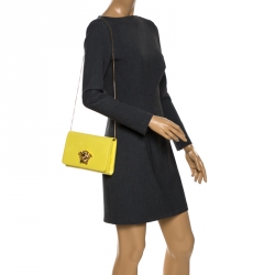 Pre Owned حقيبة كلتش فيرساتشي ميدوسا بسلسلة جلد لامع صفراء نيونية