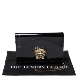 مملوكة مسبقًا Versace Black Patent Leather Medusa Chain Clutch