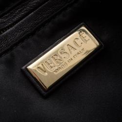 مملوكة مسبقًا Versace Black Quilted ‘Snap Out Of It’ Satchel