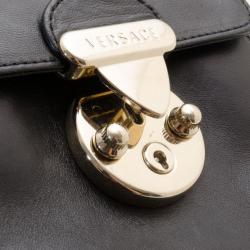 مملوكة مسبقًا Versace Black Quilted ‘Snap Out Of It’ Satchel