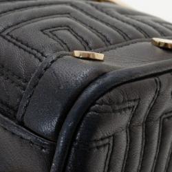 مملوكة مسبقًا Versace Black Quilted ‘Snap Out Of It’ Satchel