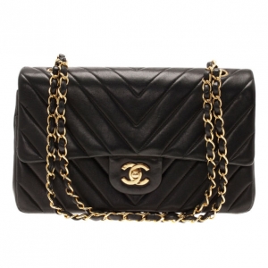 Pre Owned Chanel Black Lambskin Chevron Flap Shoulder Bag