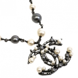 Pre Owned Chanel CC Logo Black and White Pearl Large Pendant Necklace