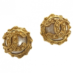 Pre Owned Chanel Pearl CC Logo Studded Clip On Earrings