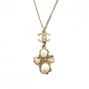Pre Owned Chanel CC White Pendant Necklace