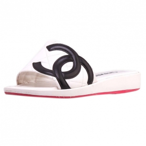 Pre Owned Chanel White Leather CC Cambon Slides Size 38