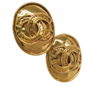 Pre Owned Chanel Gold Plated Oval Shaped Earring