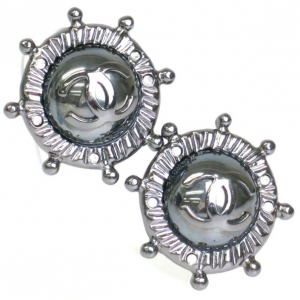 Pre Owned Chanel CC Pearl Clip Earrings 