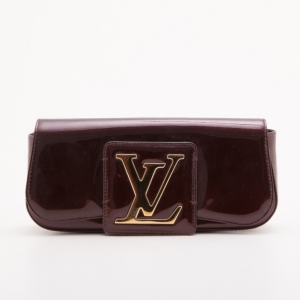 Pre Owned Louis Vuitton Vernis Amarante Sobe Clutch