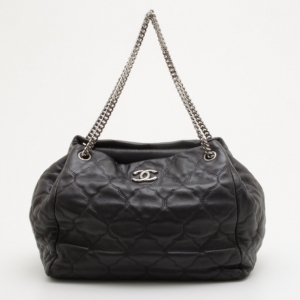 Pre Owned Chanel Black Lambskin Leather Quilted Accordian Tote