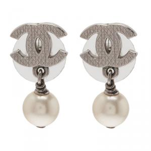 Pre Owned Chanel CC Mini Pearl Earrings
