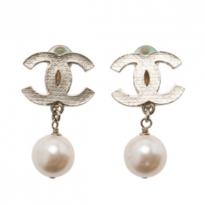 Pre Owned Chanel CC Pearl Earrings