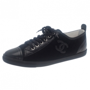 Pre Owned Chanel Black Quilted Leather and Canvas Sneakers Size 39.5