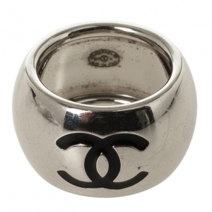 Pre Owned Chanel CC Black Heart Silver Tone Ring Size 52.5