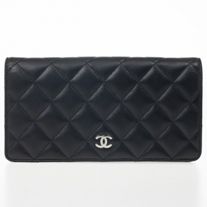 Pre Owned Chanel Quilted Lambskin L-Yen Continental Wallet