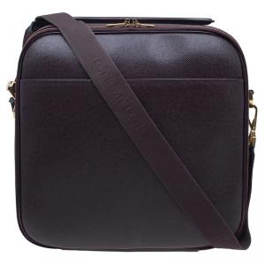 مملوكة مسبقًا حقيبة لاب توب لوي فيتون أوديسا جلد تايغا عنابي