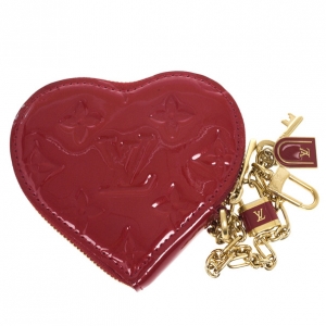 مملوكة مسبقًا Louis Vuitton Red Pomme D´amour Vernis Heart Coin Purse