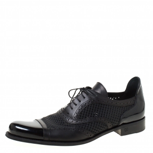 مملوكة مسبقًا Louis Vuitton Black Perforated Leather Cap Toe Oxfords Size 43.5