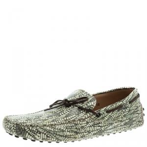 مملوكة مسبقًا حذاء لوفرز تودز جلد أخضر طباعة تجريدية بفيونكة مقاس 44.5