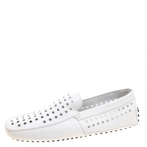 مملوكة مسبقًا حذاء لوفرز تودز جلد أبيض مثقب مقاس 43